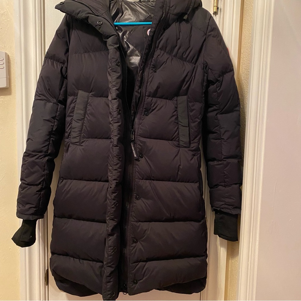 Brand new Canada Goose women’s jacket, worn once. Perfect condition!